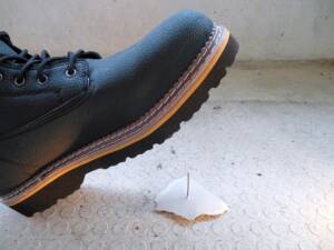 buty ochronne z bezpieczną podeszwą